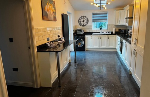 Pyle Casa | Stay in comfort , completely renovated