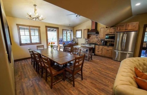 Agpar Apartamento | Stay in Glacier National Park @ Apgar Lookout, Suite 5 & 6