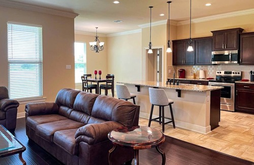 Lake Charles Casa | Stay in luxury and comfort during your next work contract or vacation at the Bellview Bungalow.