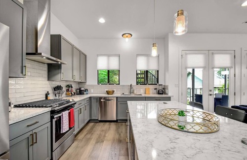 San Antonio Casa | Stay in Luxury @ The Pearl ~ .5M to Riverwalk