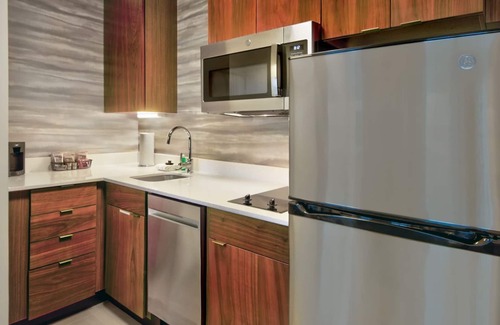 Florida Central Atlantic Coast Casa | Stay in Orlando! Near Disney, w/Onsite Parking, Pool, Free Shuttle!