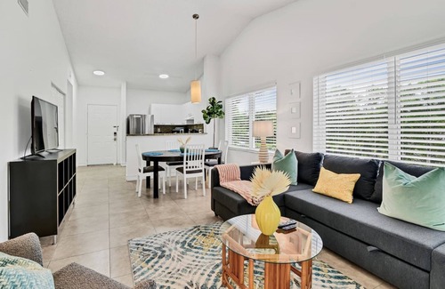 Mission Bay Apartamento | Stay in our spacious 3-bed, 2-bath top-floor apartment in West Boca Raton