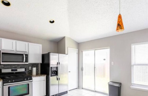 Southeast Arlington Casa | Stay in our World of Comfort