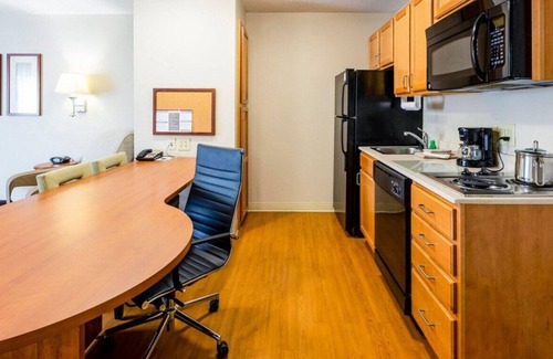 Eden Casa | Stay in Style and Comfort w/ a Contemporary Vibe