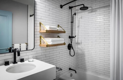 Cambridge Hotel | Stay in Style! Cambridge’s prime location, next to Harvard Square