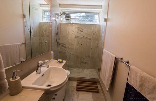 Richmond Apartamento | Quédese en * STYLE * en el corazón de Richmond; Acogedor, espacioso, Walk Score 95, estacionamiento
