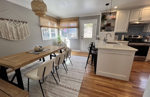 Skyway Casa | Stay in Style & Comfort with Our Family-Friendly VRBO near the Broadmoor Hotel