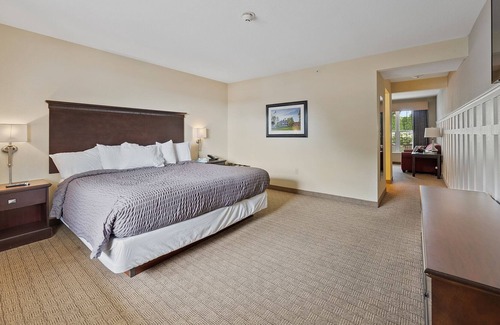Kelleys Island Casa | Stay in the Glacier Suite for breathtaking views of Kelleys Island 116