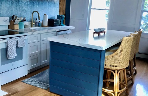 Historic Hill Apartamento | STAY IN THE HEART OF NEWPORT!!