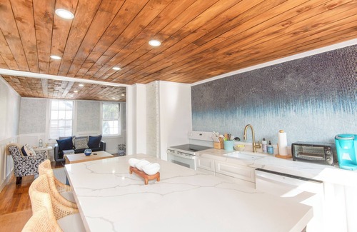 Historic Hill Apartamento | STAY IN THE HEART OF NEWPORT!!