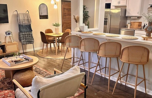 Rio Vista Casa | Stay in the heart of San Marcos! Walking distance to the river!