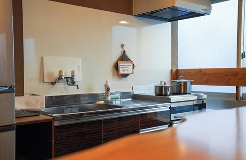 Kannai Apartamento | Stay in Yokohama Retro Old Town, film and drama locations! 5LDK, 100 sq.m. 5-minute walk to JR Kannai Station and 6 stations on 4 lines are available!
