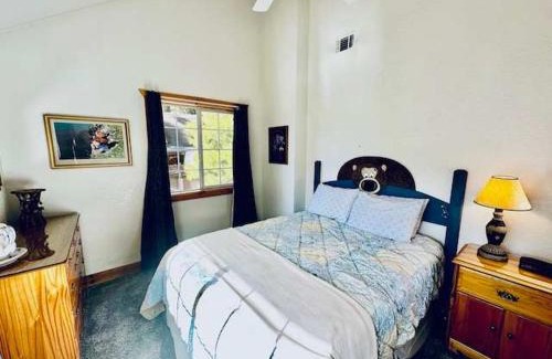 Yosemite West Casa | Stay in Yosemite-Cozy Bear North-Sleeps 5