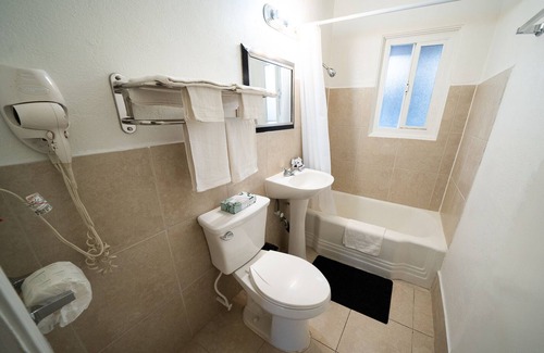 Civic Center Hotel | Stay inn suite