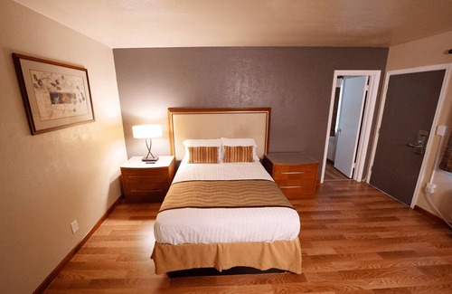 Civic Center Hotel | Stay inn suite
