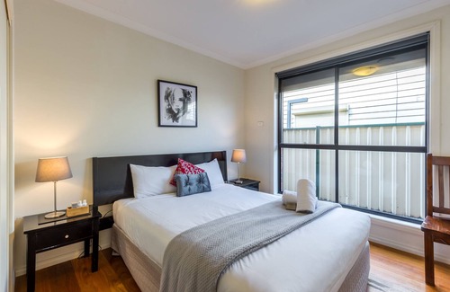 Footscray Casa | Stay Lime Tree - 6 Bedroom whole house