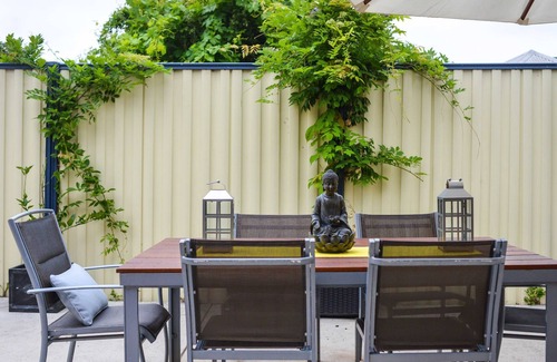 Footscray Casa | Stay Lime Tree - 6 Bedroom whole house