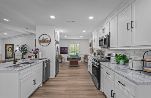 Flowood Casa | Stay Local Fantastic 4 Bedroom Near the Rez Sleeps 16