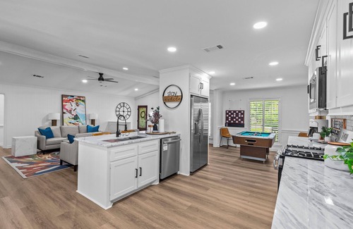 Flowood Casa | Stay Local Fantastic 4 Bedroom Near the Rez Sleeps 16