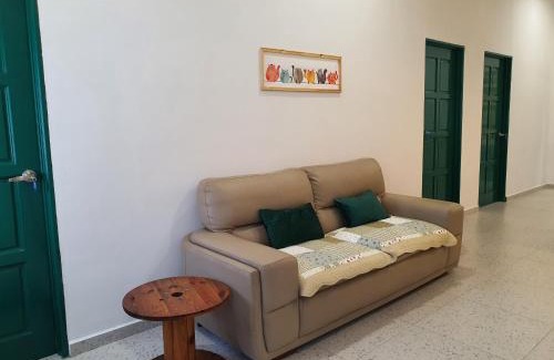 George Town Casa | Stay Meow Meow Mount Erskine Near Gurney Plaza, Adventist