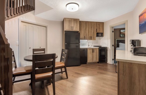 Sapphire Complejo | Stay Minutes From Panthertown Valley Trail! Pools, Business Center, Free Parking