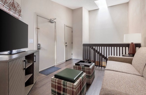 Sapphire Complejo | Stay Minutes From Panthertown Valley Trail! Pools, Business Center, Free Parking