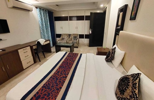 Greater Kailash I Cama Y Desayuno | Stay N Move Residency Kailash Colony Metro Station,Greater Kailash1,Nehru Place