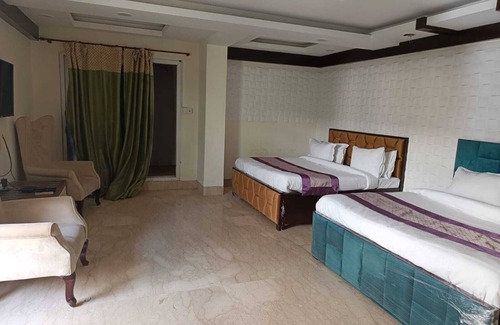 Greater Kailash I Cama Y Desayuno | Stay N Move Residency Kailash Colony Metro Station,Greater Kailash1,Nehru Place