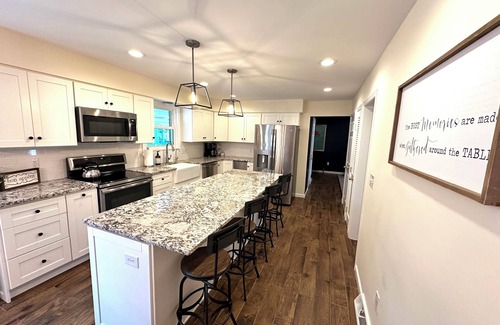 Mason Casa | "Stay 'n Play" in Mason - Game Room/ 4 Season Room/ Wooded Private yard/ Firepit