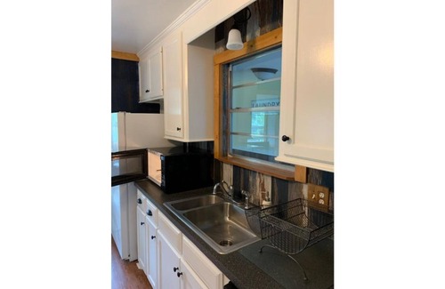 Crockett Apartamento | Stay 'n' Play Upstairs 2 Bedroom Apartment 1/4 mile from Houston County Lake