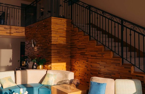 Harbor Hotel | Stay Near The Bustling Port of Long Beach | Amazing Hotel w/ Heated Pool