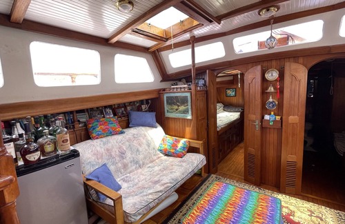 St. Thomas Alquiler De Eote | Stay on a Classic Sailboat INCL Breakfast Dinner drinks water toys