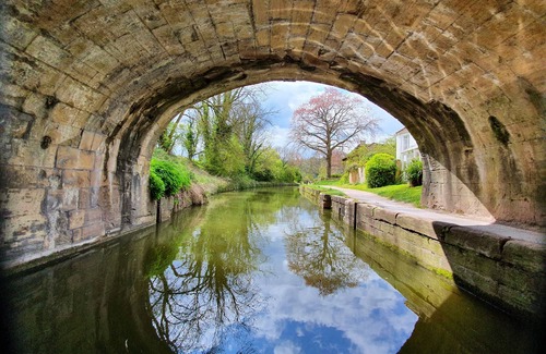 Bath Alquiler De Eote | Stay on a luxurious wide beam canal boat in the World heritage City of Bath.