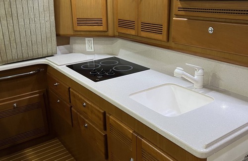 Northeast Pensacola Alquiler De Eote | Stay on a luxurious yacht, a nature lover’s dream. Experience tranquility.