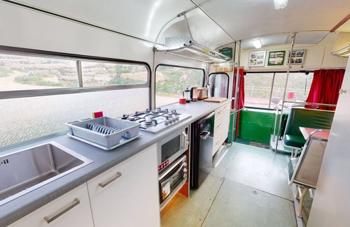 Ggantija Casa | Stay on a vintage 1974 Maltese bus in Xaghra