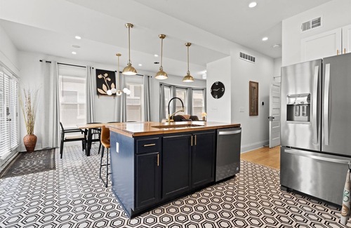 Hanover Place Casa | Stay on Main - Large Home Near Plaza, Westport & Downtown