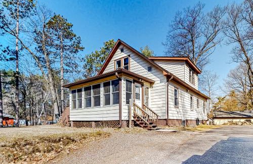 Minocqua Casa | Stay on the Island & A Step Above Full Property