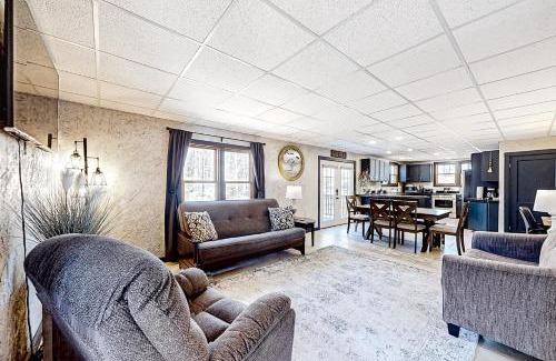 Minocqua Casa | Stay on the Island & A Step Above Full Property