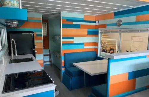 Douglas Alquiler De Eote | Stay on the water aboard Tangerine Dream!