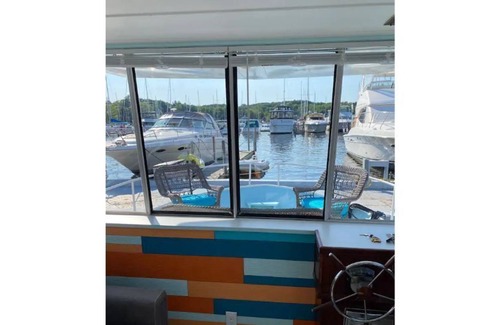 Douglas Alquiler De Eote | Stay on the water aboard Tangerine Dream!