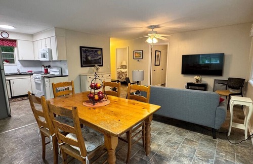 Jamestown Casa | Stay & Paddle River House + Free Kayaks