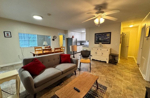 Jamestown Casa | Stay & Paddle River House + Free Kayaks