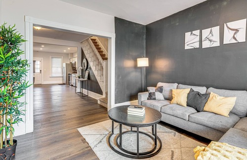 Stroudsburg Casa | Stay & Play in Dtwn Stroudsburg: Updated Townhouse