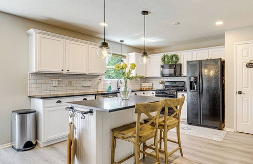 Lewis Center Casa | Stay & Play in Lewis Center: Home w/ Spacious Deck