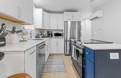Front Park Casa | Stay & Play: New 3BR, Hot Tub + Games