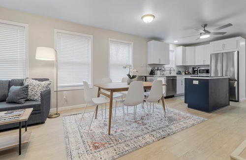 Front Park Casa | Stay & Play: New 3BR, Hot Tub + Games