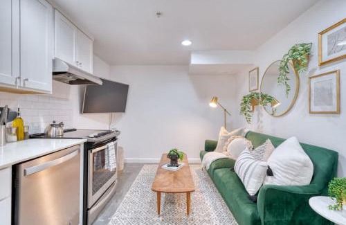 Kerns Casa | Stay Portland - 1922 Craftsman Compound in Laurelhurst - Sleeps 16