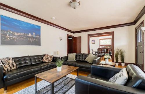 Foster - Powell Casa | Stay Portland - Charming & Spacious 5BR Home in SE Portland