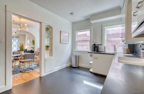 Hosford-Abernethy Apartamento | Stay Portland Collection - Glamourous Old Hollywood Apartment - 92 WalkScore