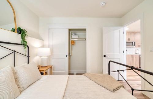 Belmont Casa | Stay Portland Collection - The Madison Farmhouse - Vintage Shops & Espresso